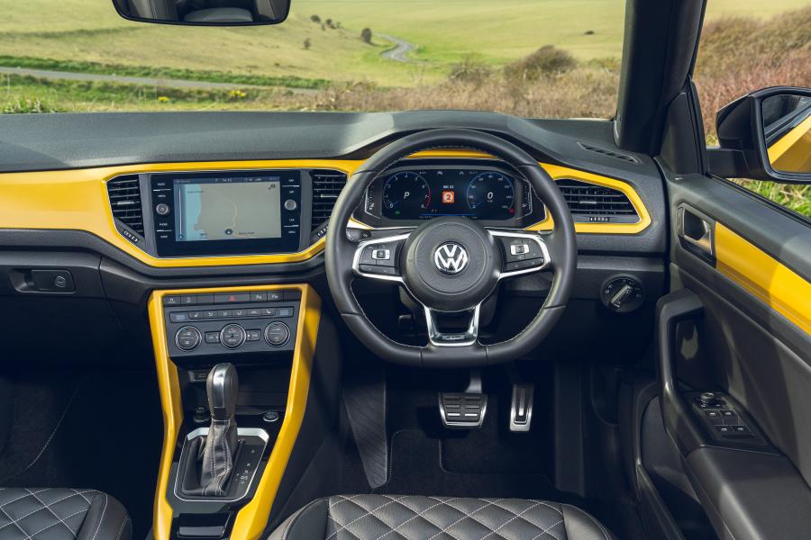 Торпедо Volkswagen T-Roc Cabriolet R-Line 2020 года  (UK) (фото 16 из 40)
